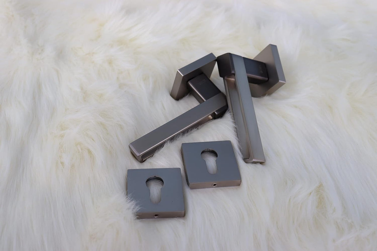 Vila Door handle Zinc Alloy Durable for All Kinds Of Indoor Doors (1-pec) Colour: Silver -Grey R06-639| (Grey+Gold)
