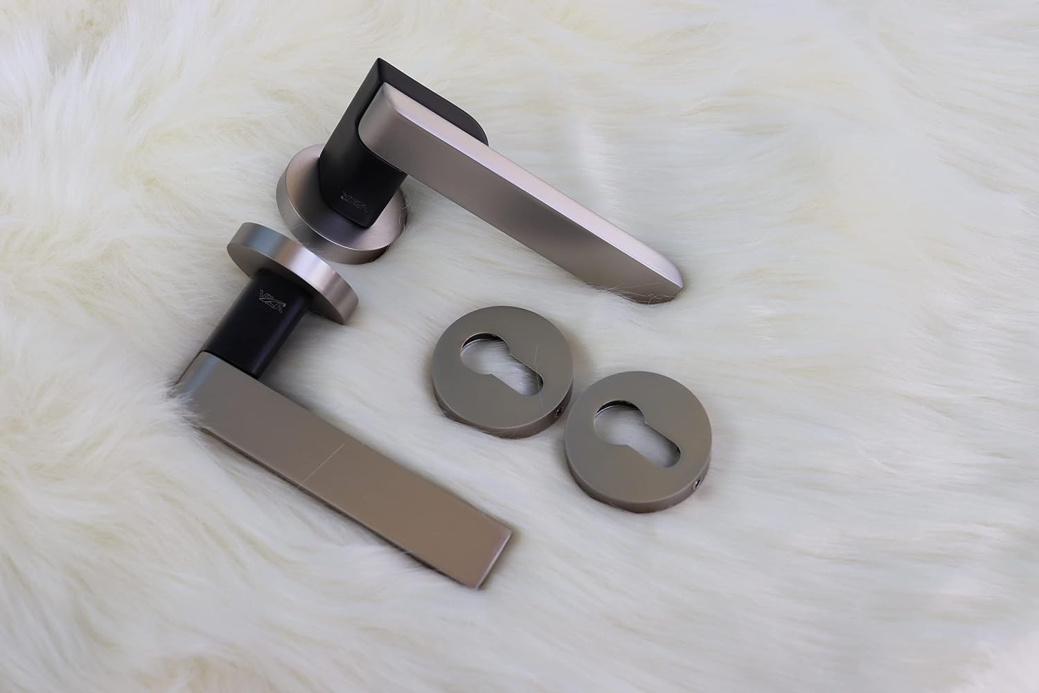 Vila Door handle Zinc Alloy Durable for All Kinds Of Indoor Doors (1-pec) Colour:Silver -Golder -Chrome |R05-641| (Chrome+Black)