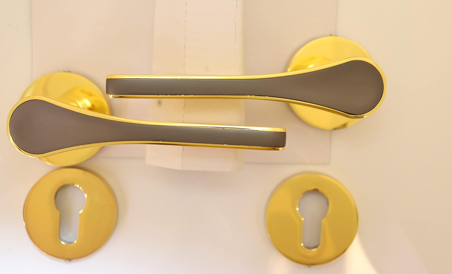 Vila Door handle Zinc Alloy Durable for All Kinds Of Indoor Doors (1-pec) Colour:Chrome -Golden |R05-504| (Golden)