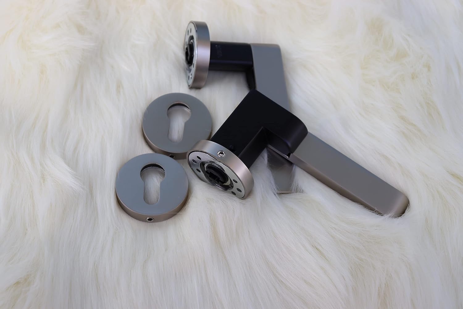 Vila Door handle Zinc Alloy Durable for All Kinds Of Indoor Doors (1-pec) Colour:Silver -Golder -Chrome |R05-641| (Chrome+Black)