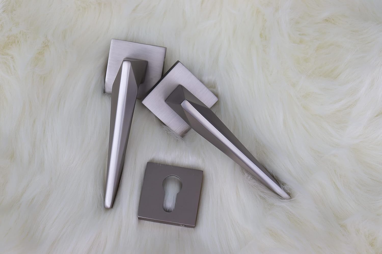 Vila Door handle Zinc Alloy Durable for All Kinds Of Indoor Doors (1-pec) Colour: Mat Silver |R06-704|