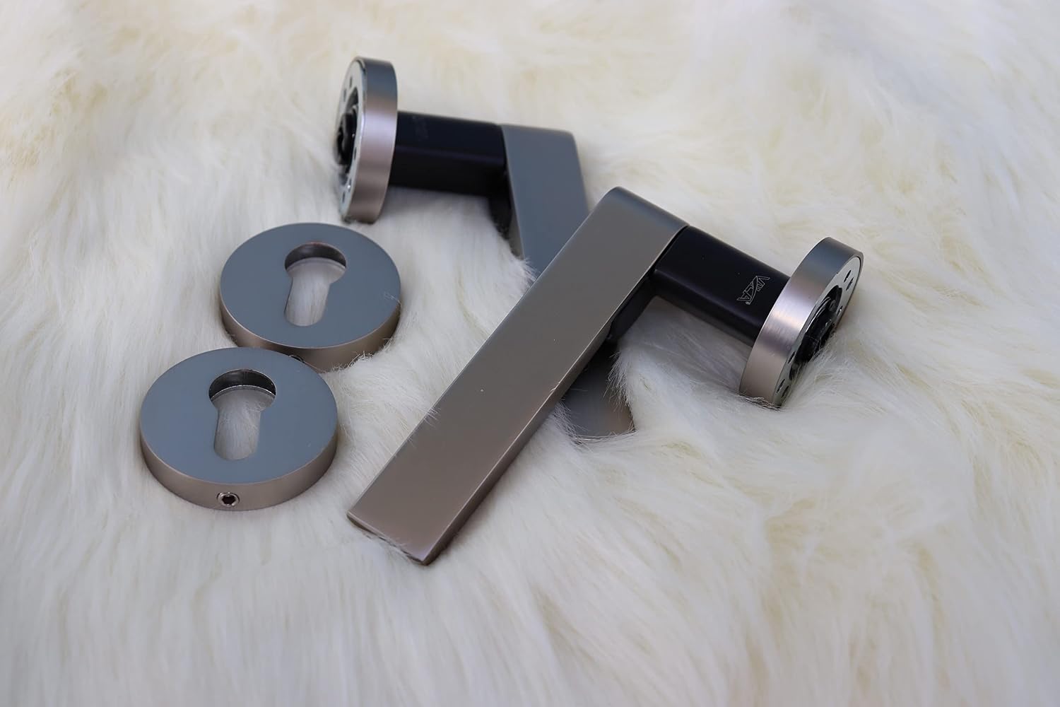 Vila Door handle Zinc Alloy Durable for All Kinds Of Indoor Doors (1-pec) Colour:Silver -Golder -Chrome |R05-641| (Chrome+Black)