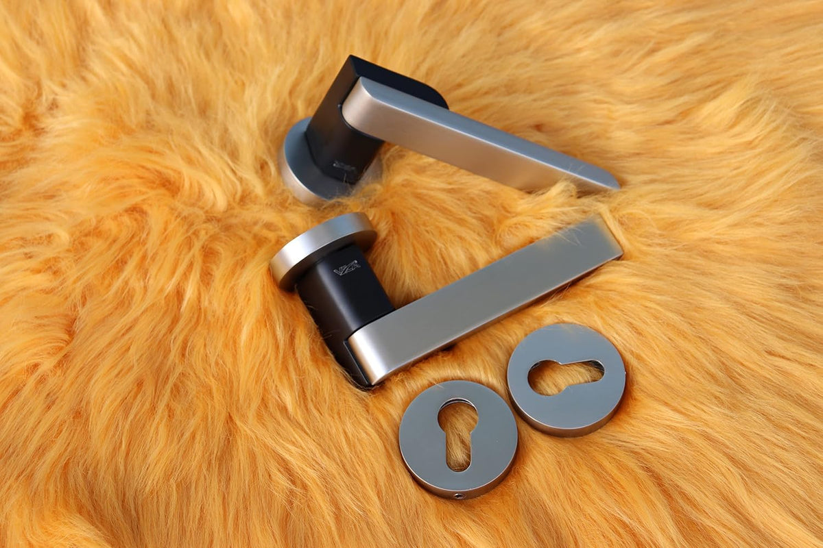 Vila Door handle Zinc Alloy Durable for All Kinds Of Indoor Doors (1-pec) Colour:Silver -Golder -Chrome |R05-641| (Chrome+Black)