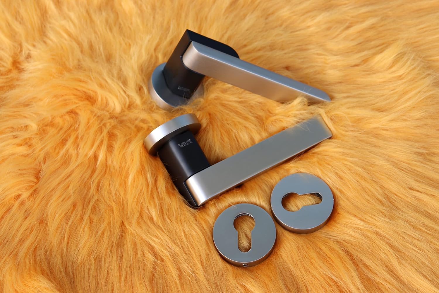 Vila Door handle Zinc Alloy Durable for All Kinds Of Indoor Doors (1-pec) Colour:Silver -Golder -Chrome |R05-641| (Chrome+Black)